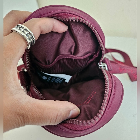 Lululemon Team Canada 22 Future Legacy Crossbody Bag - Picture 8 of 8